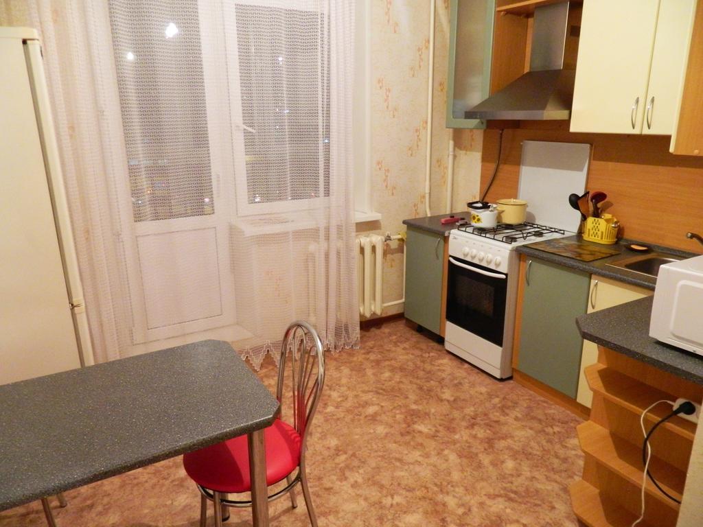 Apartments On Mira Nizjnekamsk Exteriör bild